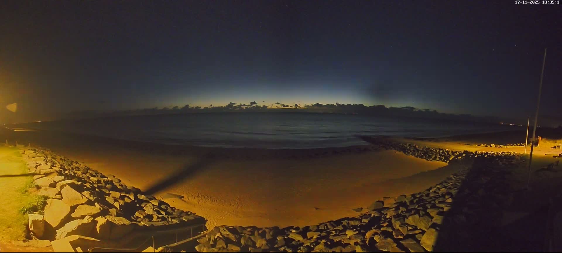 Plage de Saint-Germain-sur-Ay Beach Live Cam - Coutances, Manche, Normandie, France