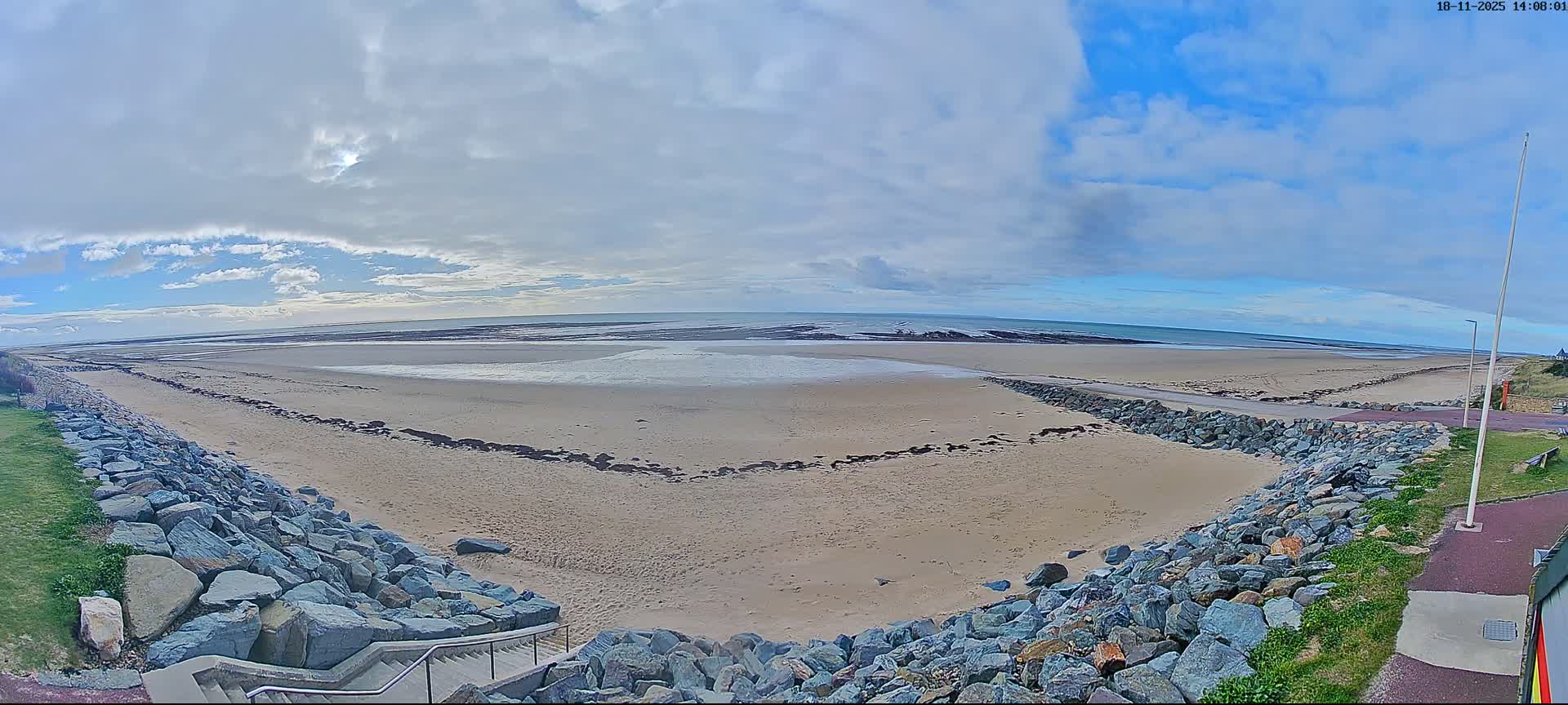 Plage de Saint-Germain-sur-Ay Beach Live Cam - Coutances, Manche, Normandie, France