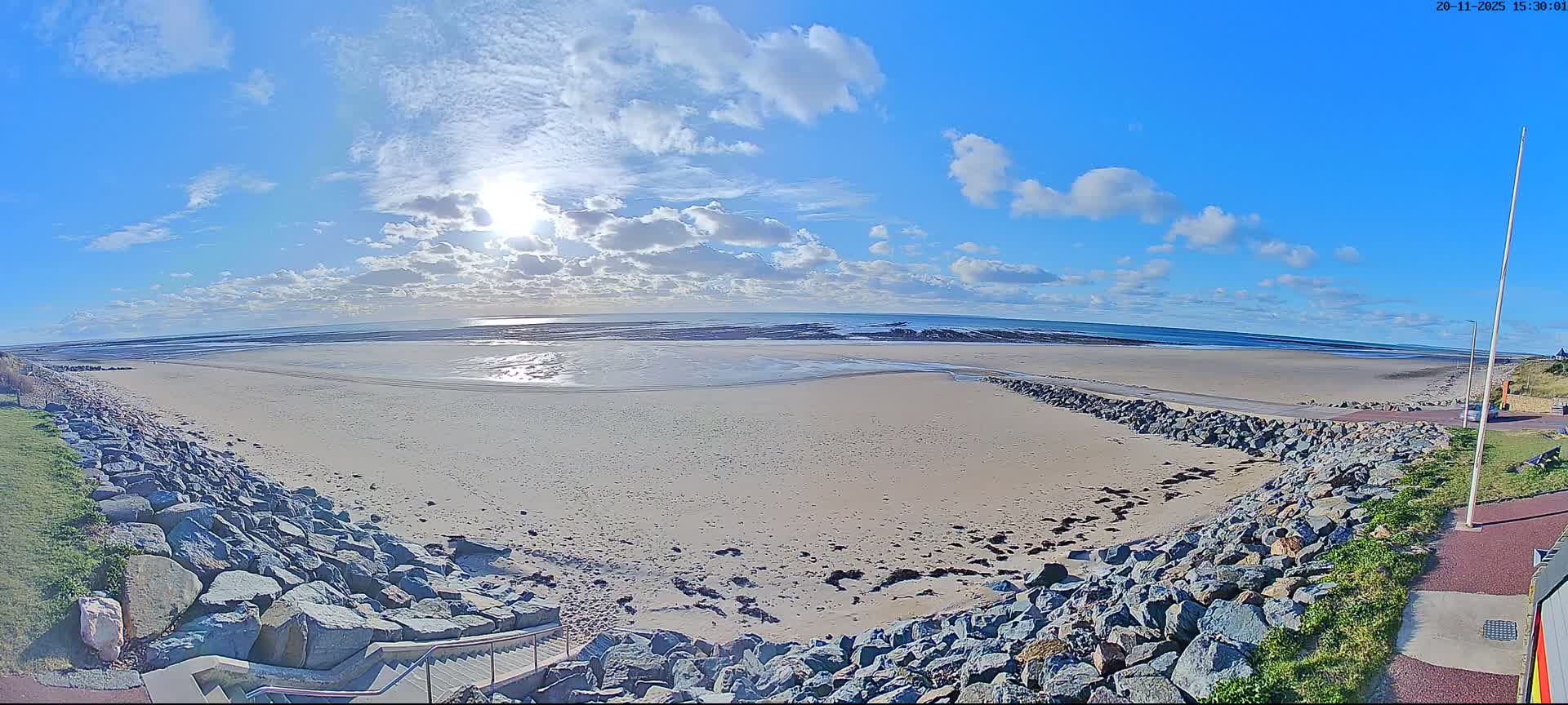Plage de Saint-Germain-sur-Ay Beach Live Cam - Coutances, Manche, Normandie, France
