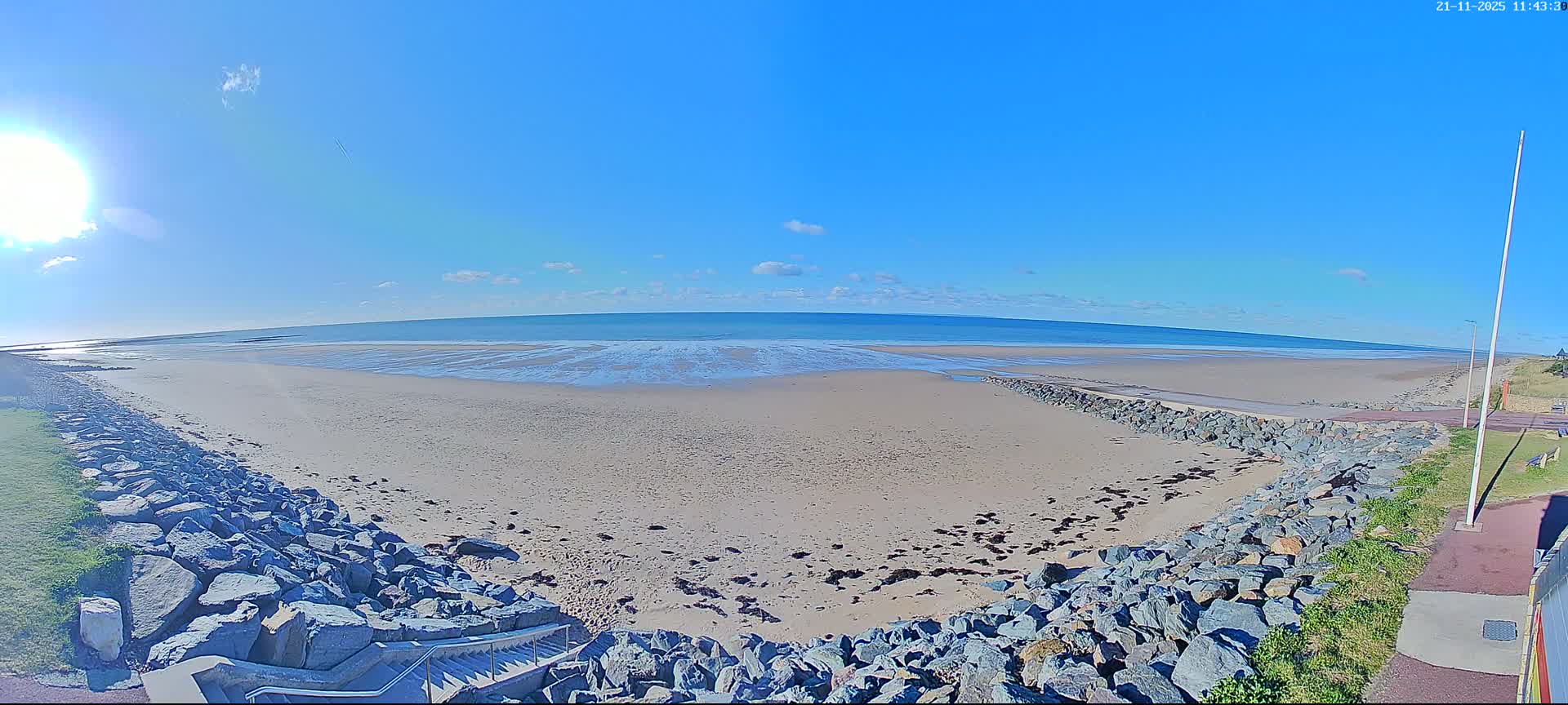 Plage de Saint-Germain-sur-Ay Beach Live Cam - Coutances, Manche, Normandie, France