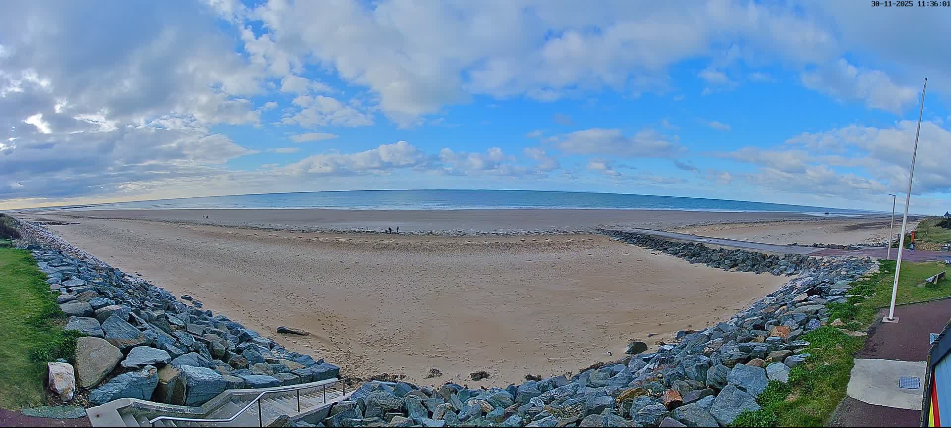 Plage de Saint-Germain-sur-Ay Beach Live Cam - Coutances, Manche, Normandie, France