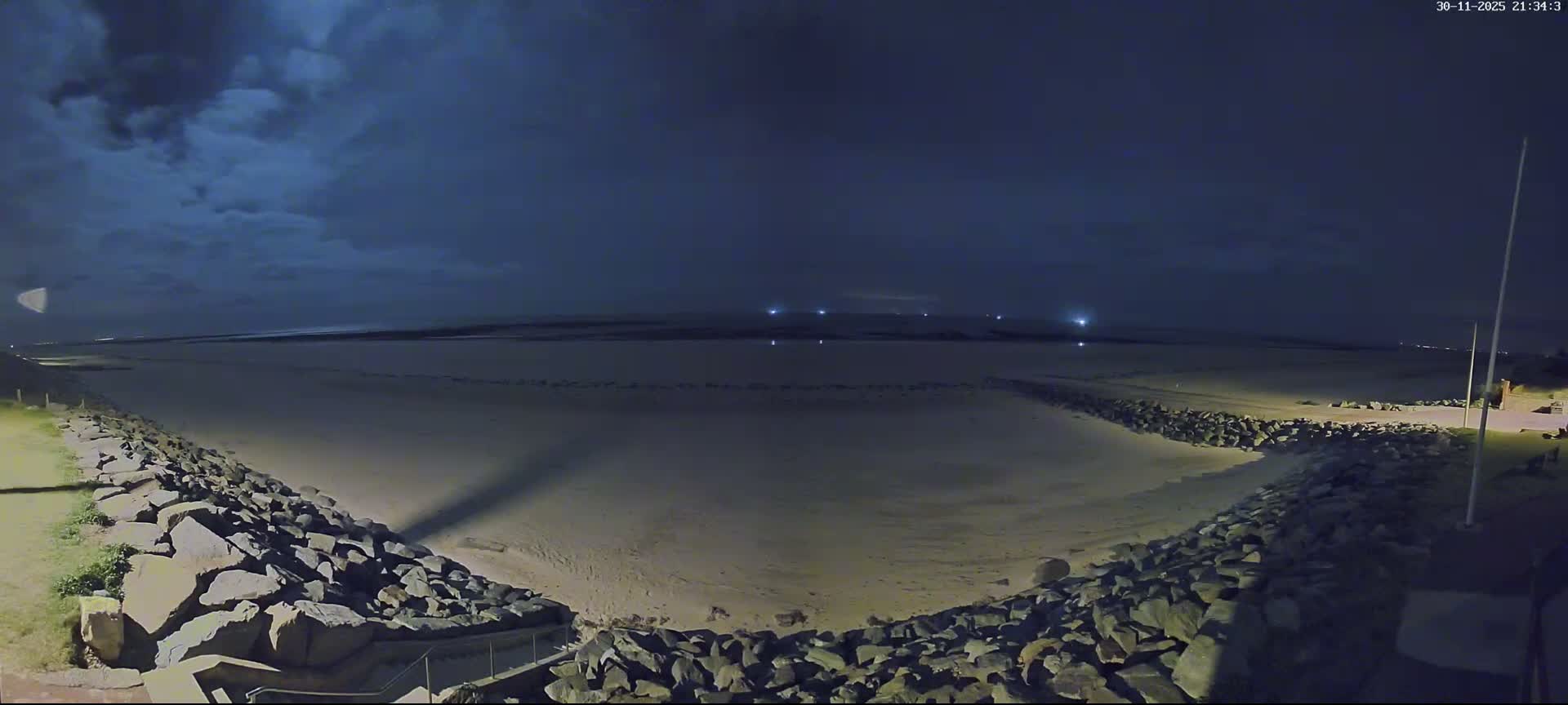 Plage de Saint-Germain-sur-Ay Beach Live Cam - Coutances, Manche, Normandie, France