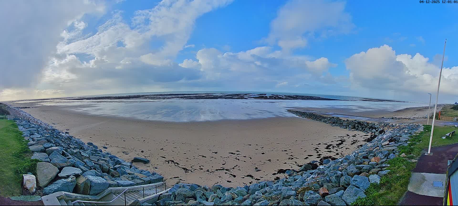 Plage de Saint-Germain-sur-Ay Beach Live Cam - Coutances, Manche, Normandie, France