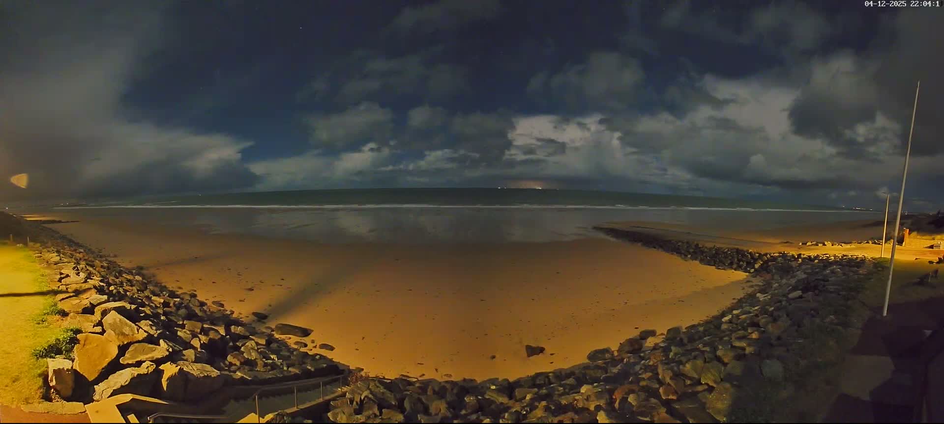 Plage de Saint-Germain-sur-Ay Beach Live Cam - Coutances, Manche, Normandie, France