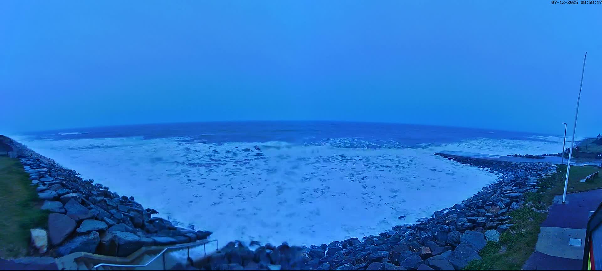 Plage de Saint-Germain-sur-Ay Beach Live Cam - Coutances, Manche, Normandie, France