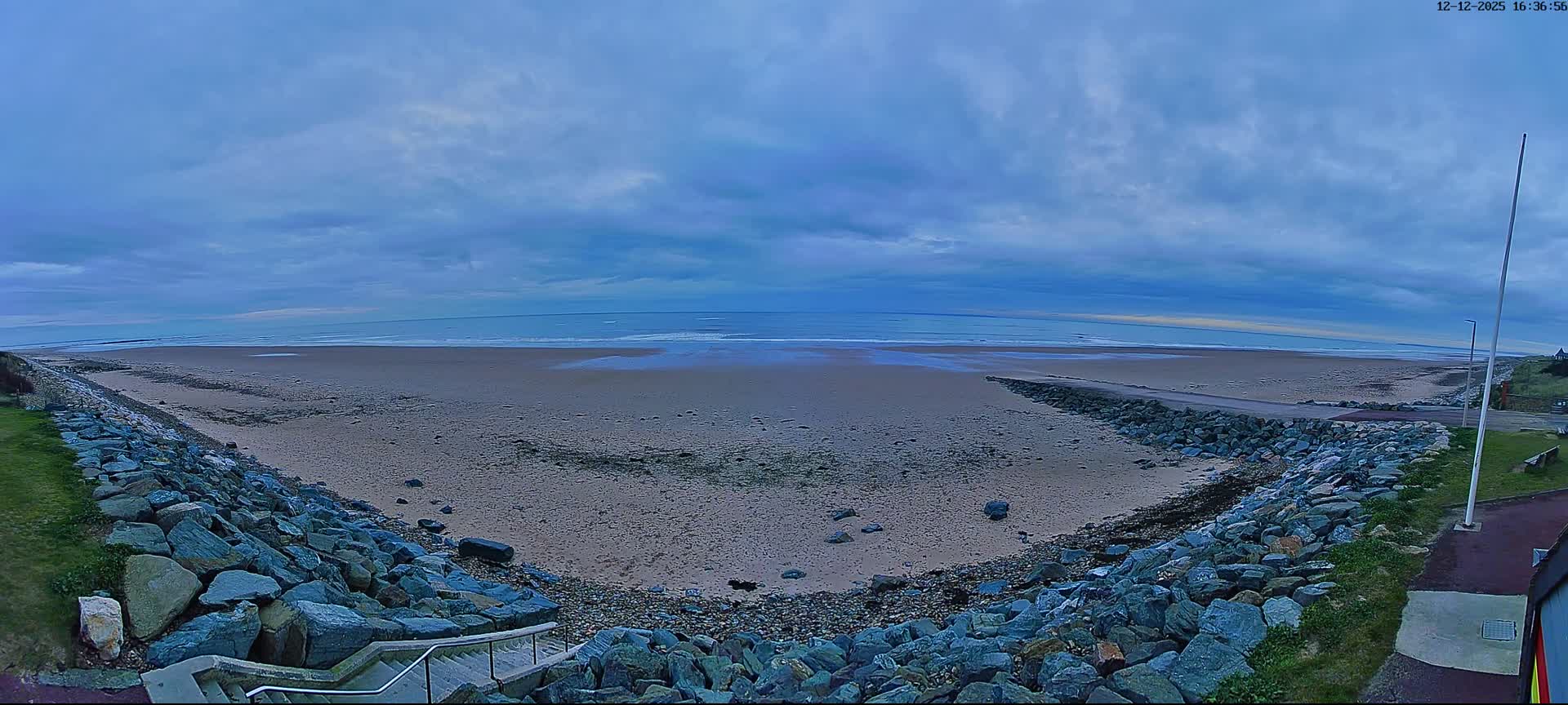 Plage de Saint-Germain-sur-Ay Beach Live Cam - Coutances, Manche, Normandie, France
