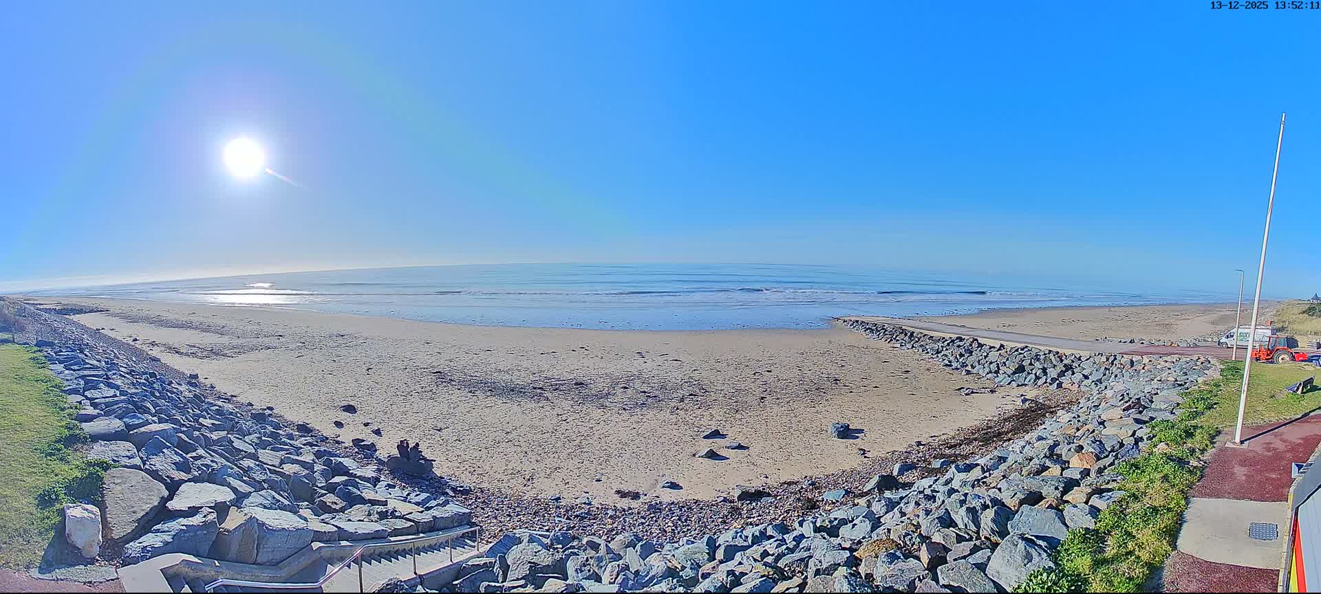 Plage de Saint-Germain-sur-Ay Beach Live Cam - Coutances, Manche, Normandie, France