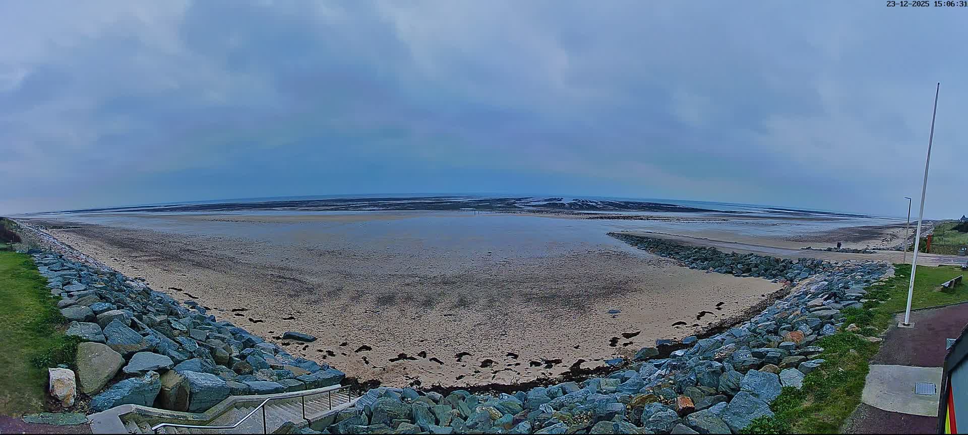 Plage de Saint-Germain-sur-Ay Beach Live Cam - Coutances, Manche, Normandie, France