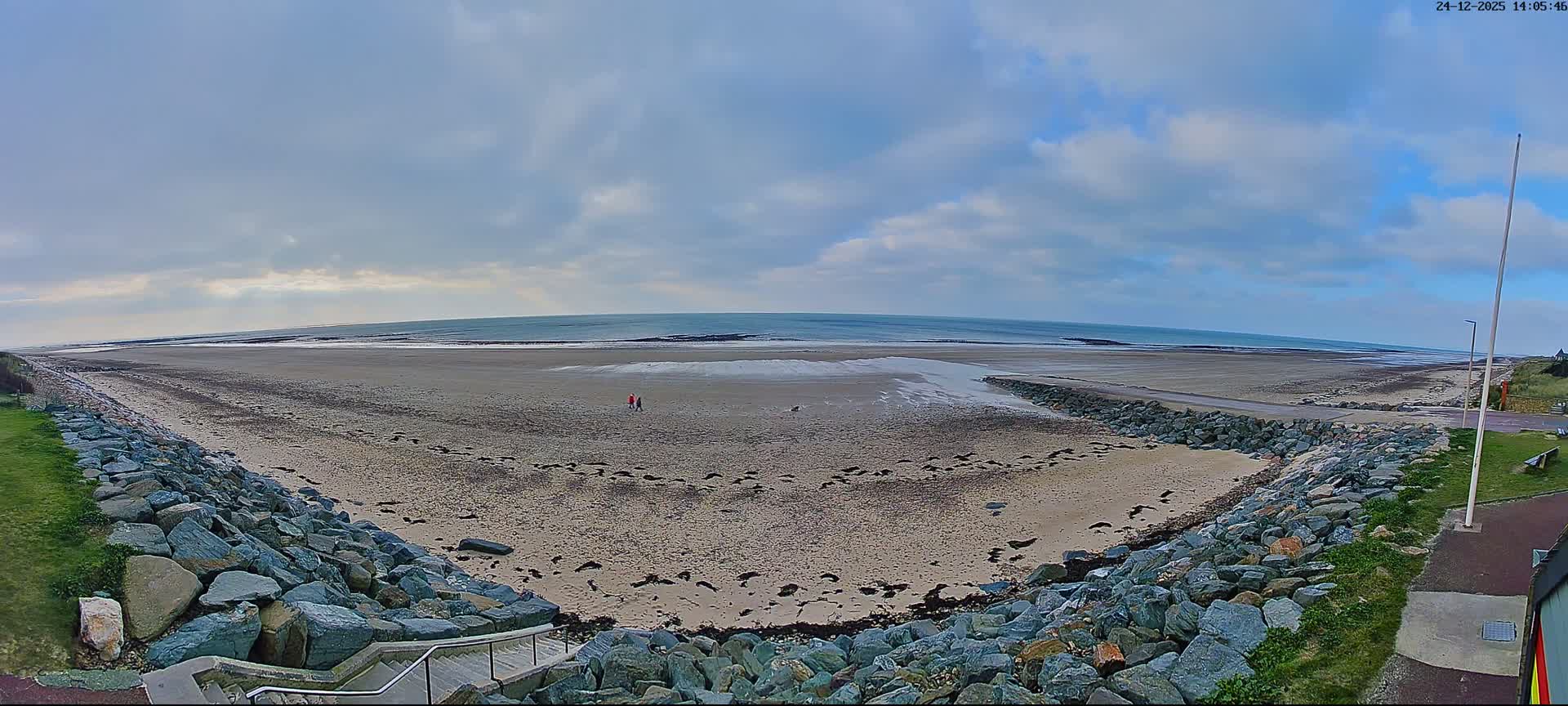 Plage de Saint-Germain-sur-Ay Beach Live Cam - Coutances, Manche, Normandie, France