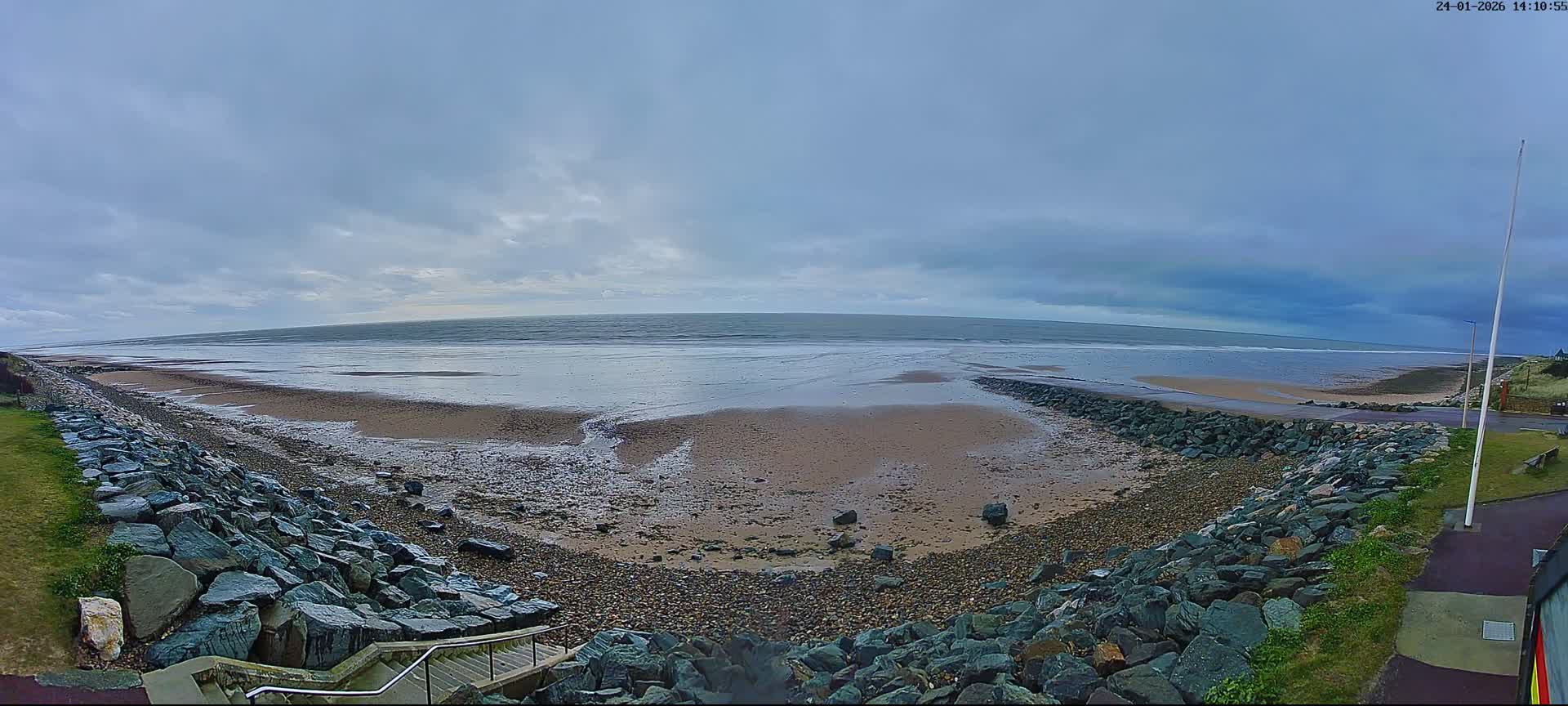Plage de Saint-Germain-sur-Ay Beach Live Cam - Coutances, Manche, Normandie, France