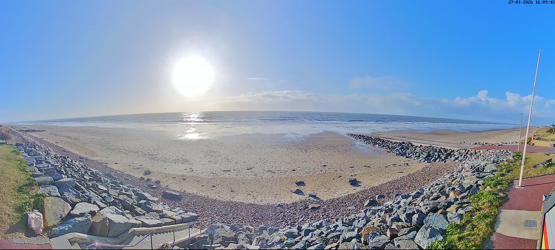 Plage de Saint-Germain-sur-Ay Beach Live Cam - Coutances, Manche, Normandie, France