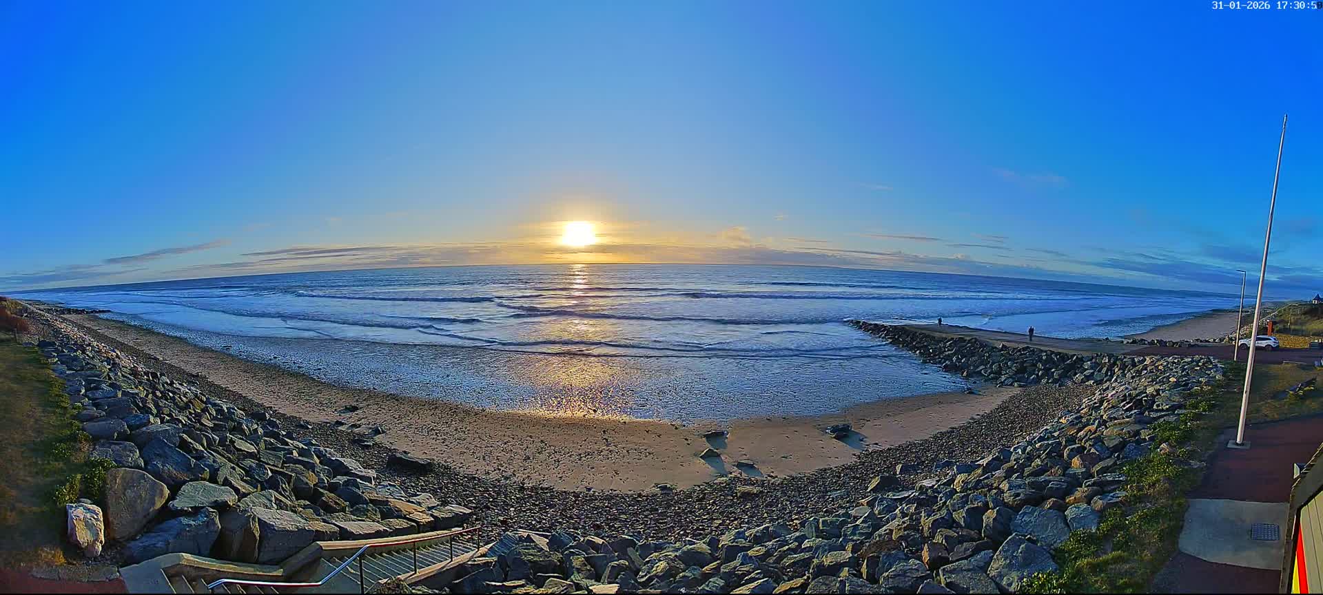 Plage de Saint-Germain-sur-Ay Beach Live Cam - Coutances, Manche, Normandie, France