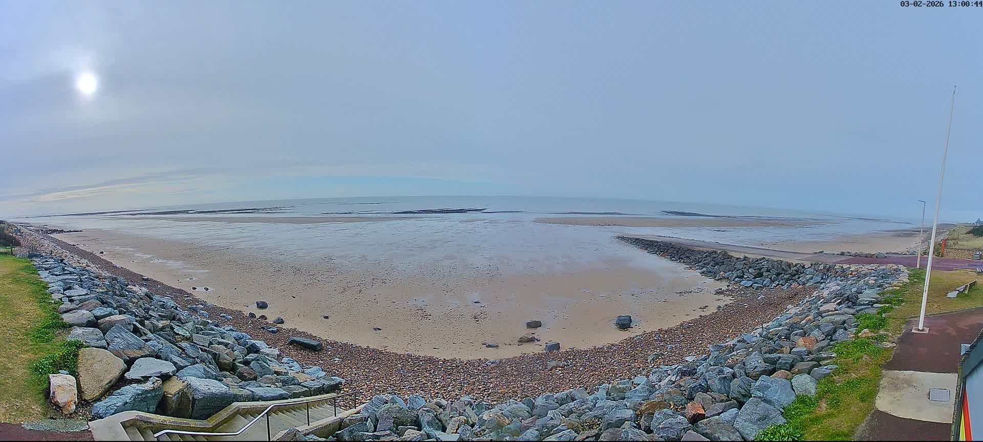 Plage de Saint-Germain-sur-Ay Beach Live Cam - Coutances, Manche, Normandie, France