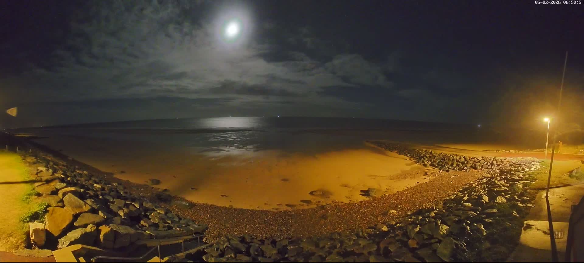 Plage de Saint-Germain-sur-Ay Beach Live Cam - Coutances, Manche, Normandie, France
