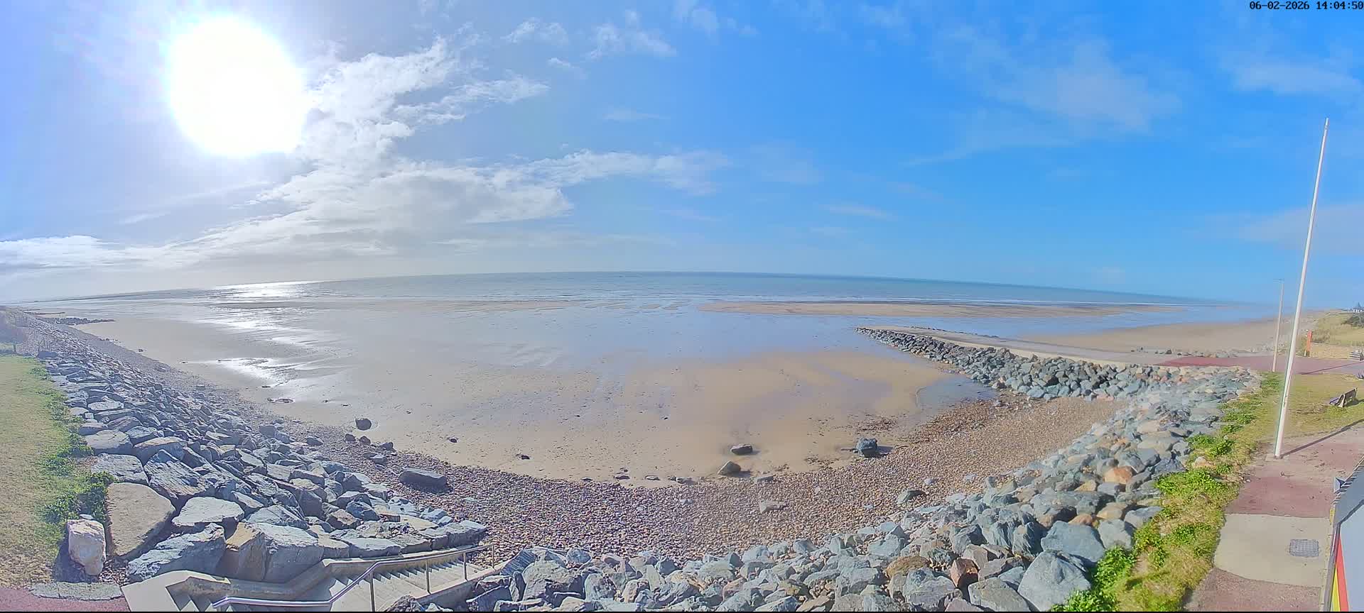 Plage de Saint-Germain-sur-Ay Beach Live Cam - Coutances, Manche, Normandie, France