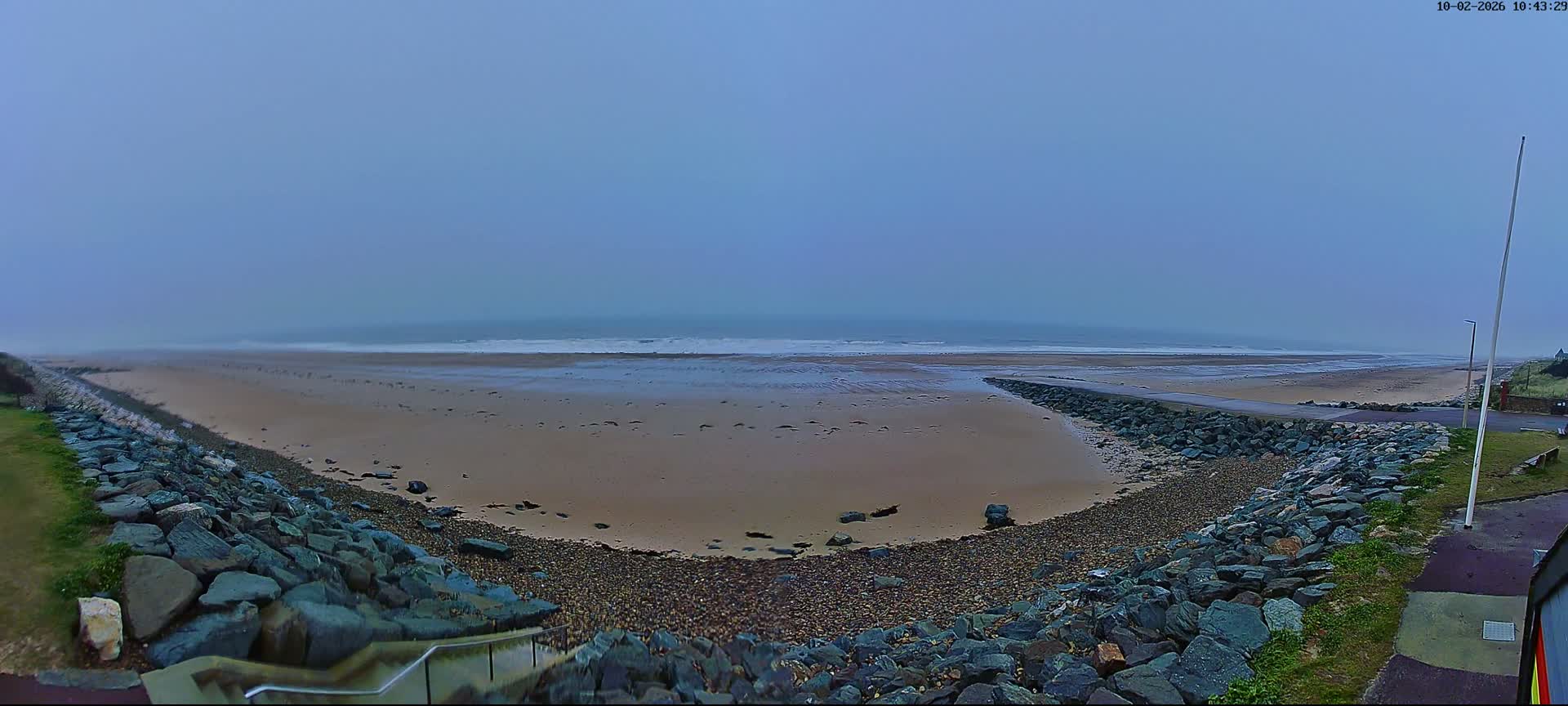 Plage de Saint-Germain-sur-Ay Beach Live Cam - Coutances, Manche, Normandie, France