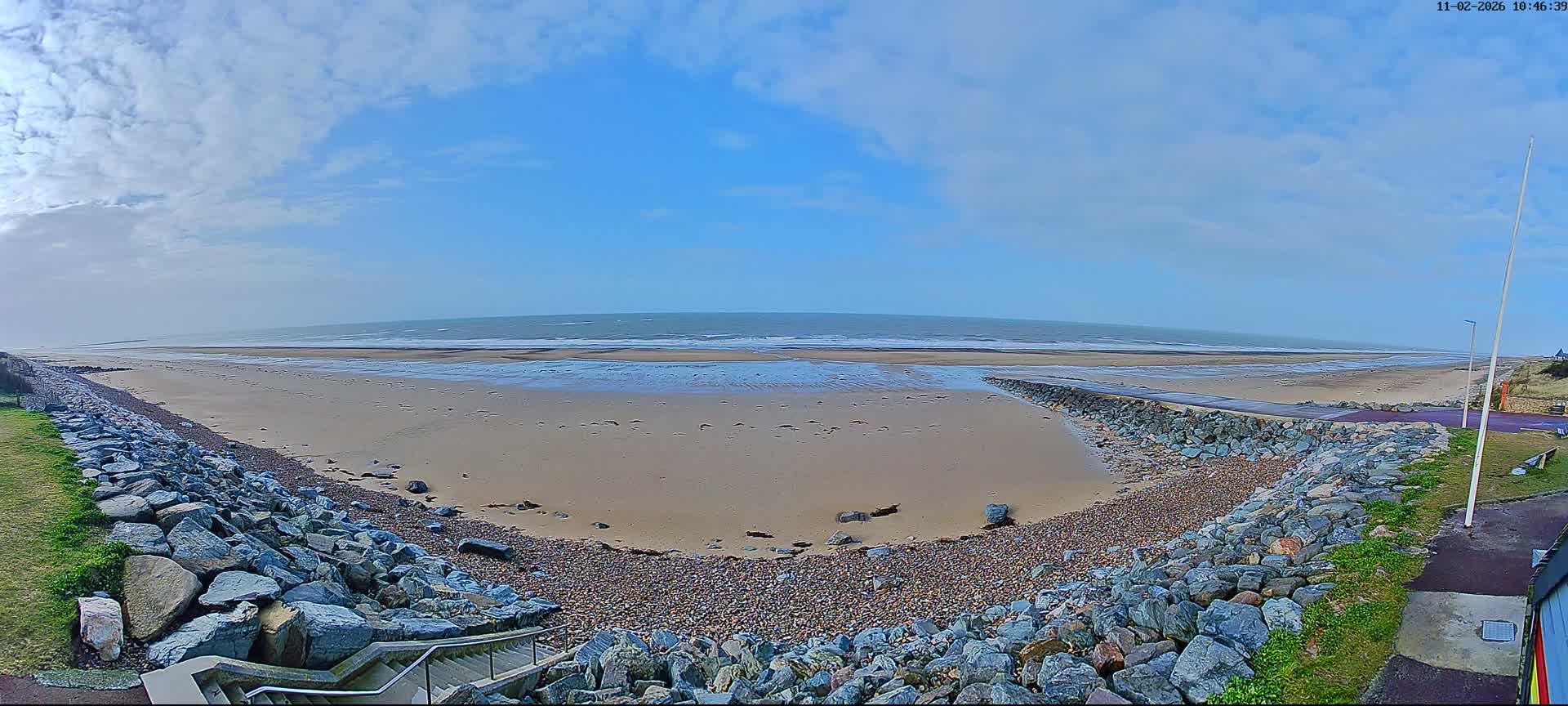 Plage de Saint-Germain-sur-Ay Beach Live Cam - Coutances, Manche, Normandie, France