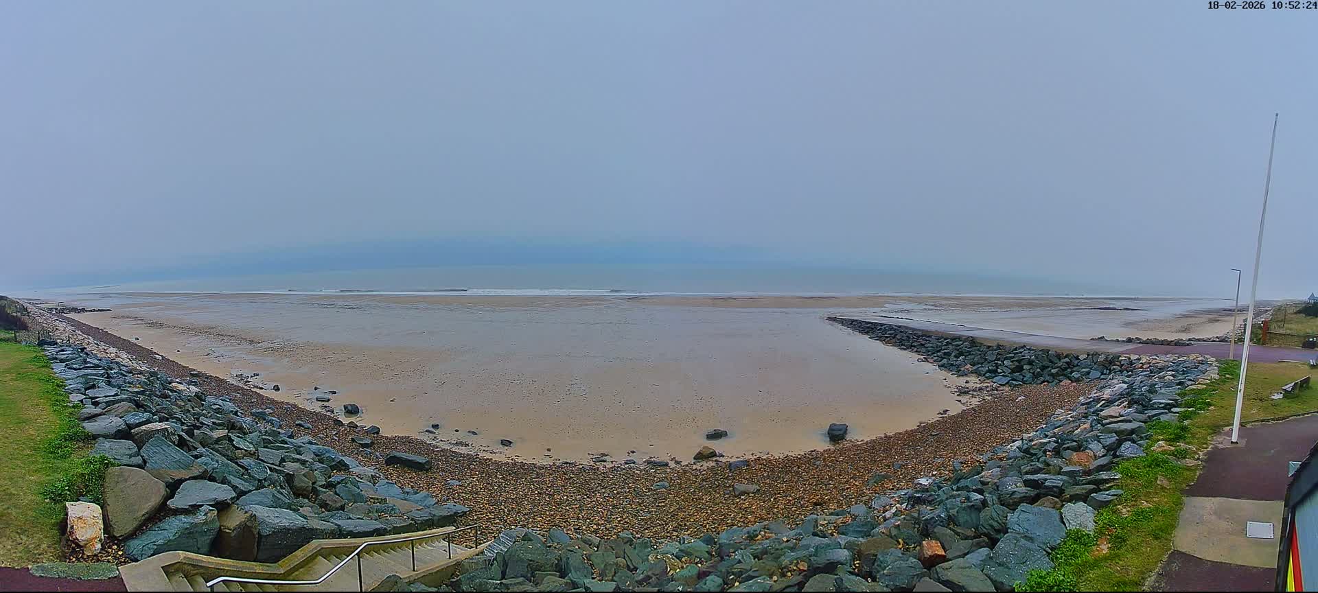 Plage de Saint-Germain-sur-Ay Beach Live Cam - Coutances, Manche, Normandie, France