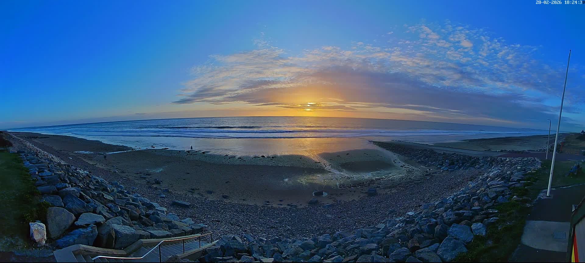 Plage de Saint-Germain-sur-Ay Beach Live Cam - Coutances, Manche, Normandie, France