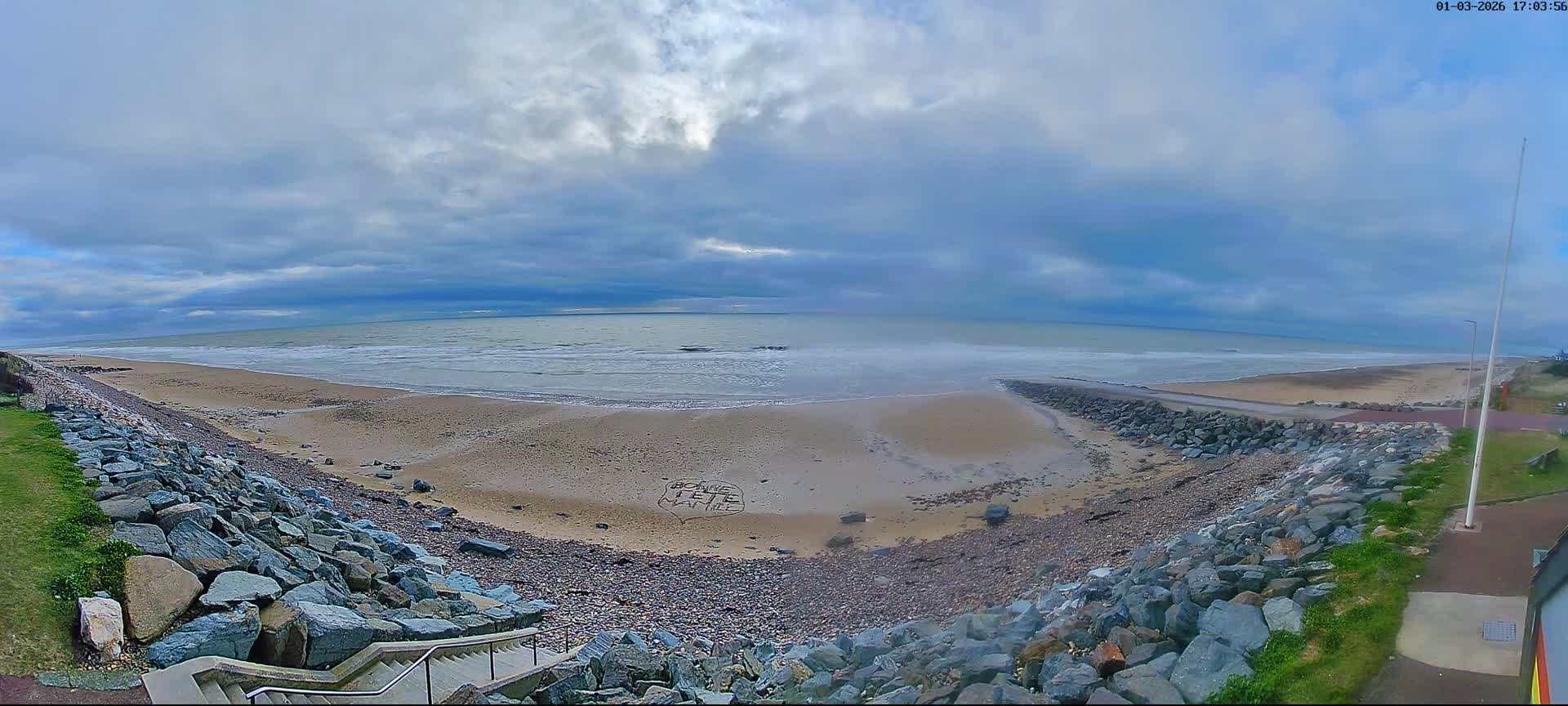 Plage de Saint-Germain-sur-Ay Beach Live Cam - Coutances, Manche, Normandie, France