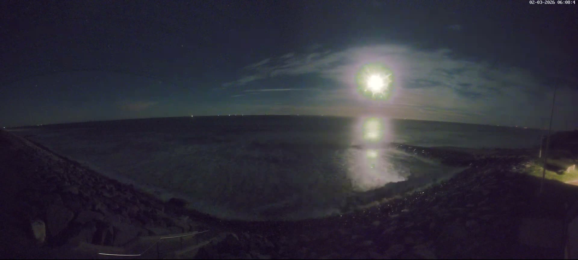 Plage de Saint-Germain-sur-Ay Beach Live Cam - Coutances, Manche, Normandie, France