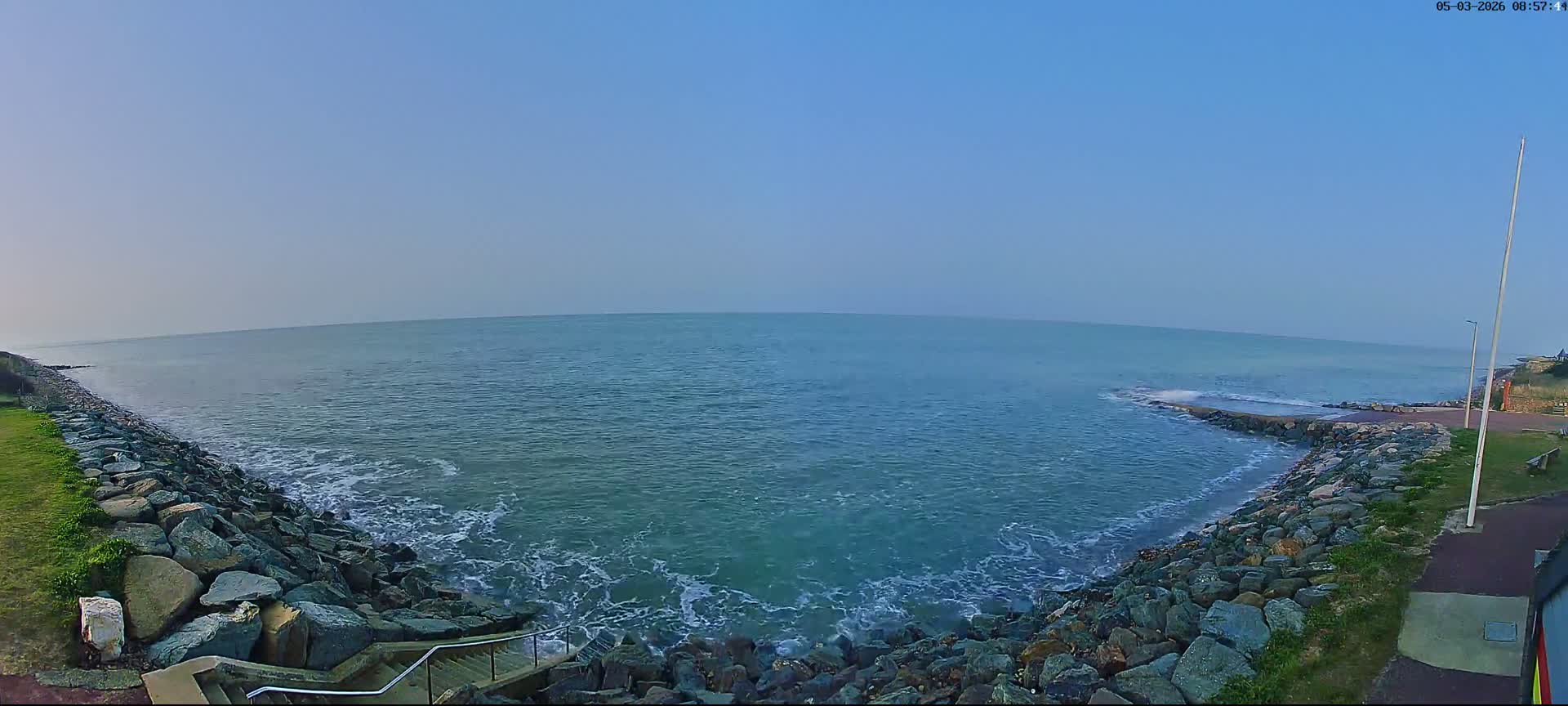 Plage de Saint-Germain-sur-Ay Beach Live Cam - Coutances, Manche, Normandie, France