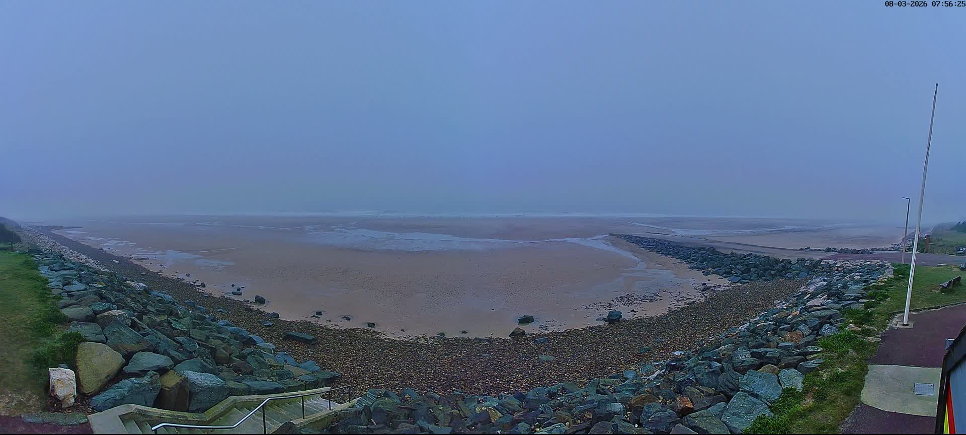 Plage de Saint-Germain-sur-Ay Beach Live Cam - Coutances, Manche, Normandie, France