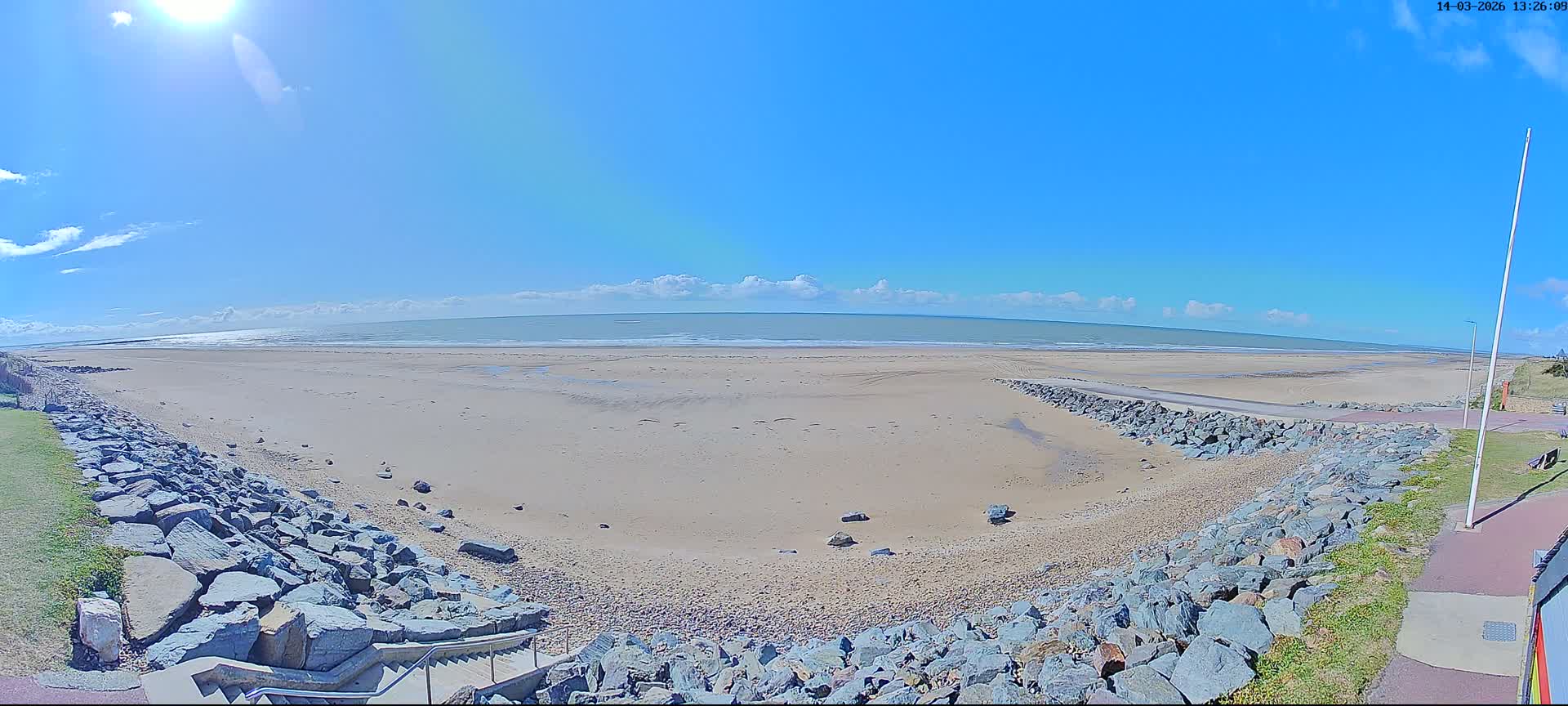 Plage de Saint-Germain-sur-Ay Beach Live Cam - Coutances, Manche, Normandie, France