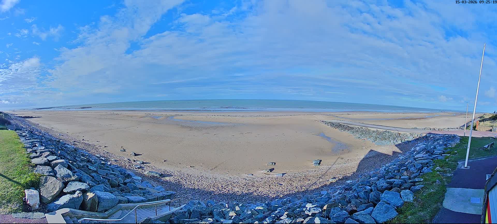 Plage de Saint-Germain-sur-Ay Beach Live Cam - Coutances, Manche, Normandie, France