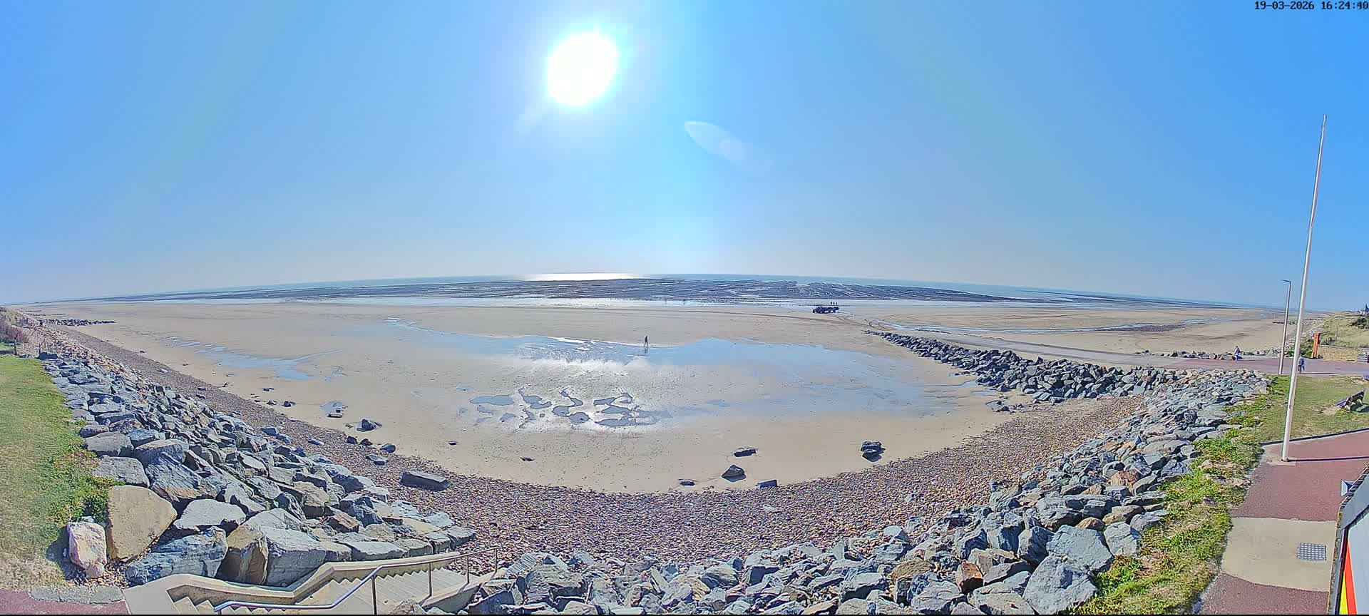 Plage de Saint-Germain-sur-Ay Beach Live Cam - Coutances, Manche, Normandie, France
