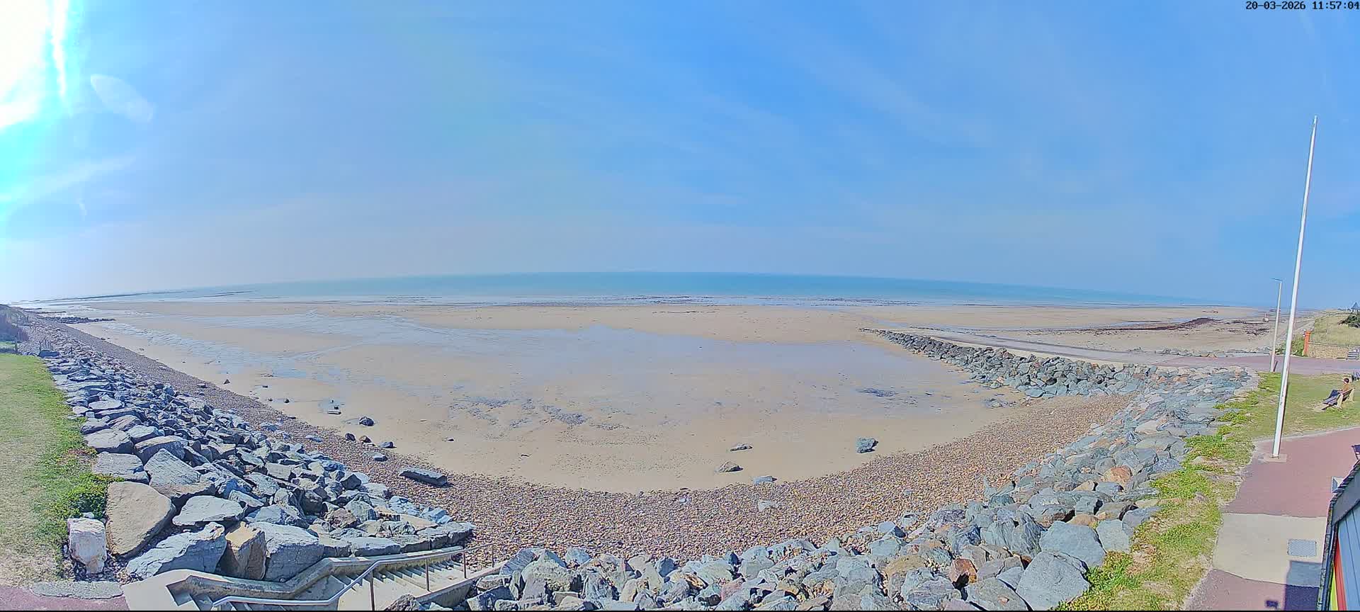 Plage de Saint-Germain-sur-Ay Beach Live Cam - Coutances, Manche, Normandie, France