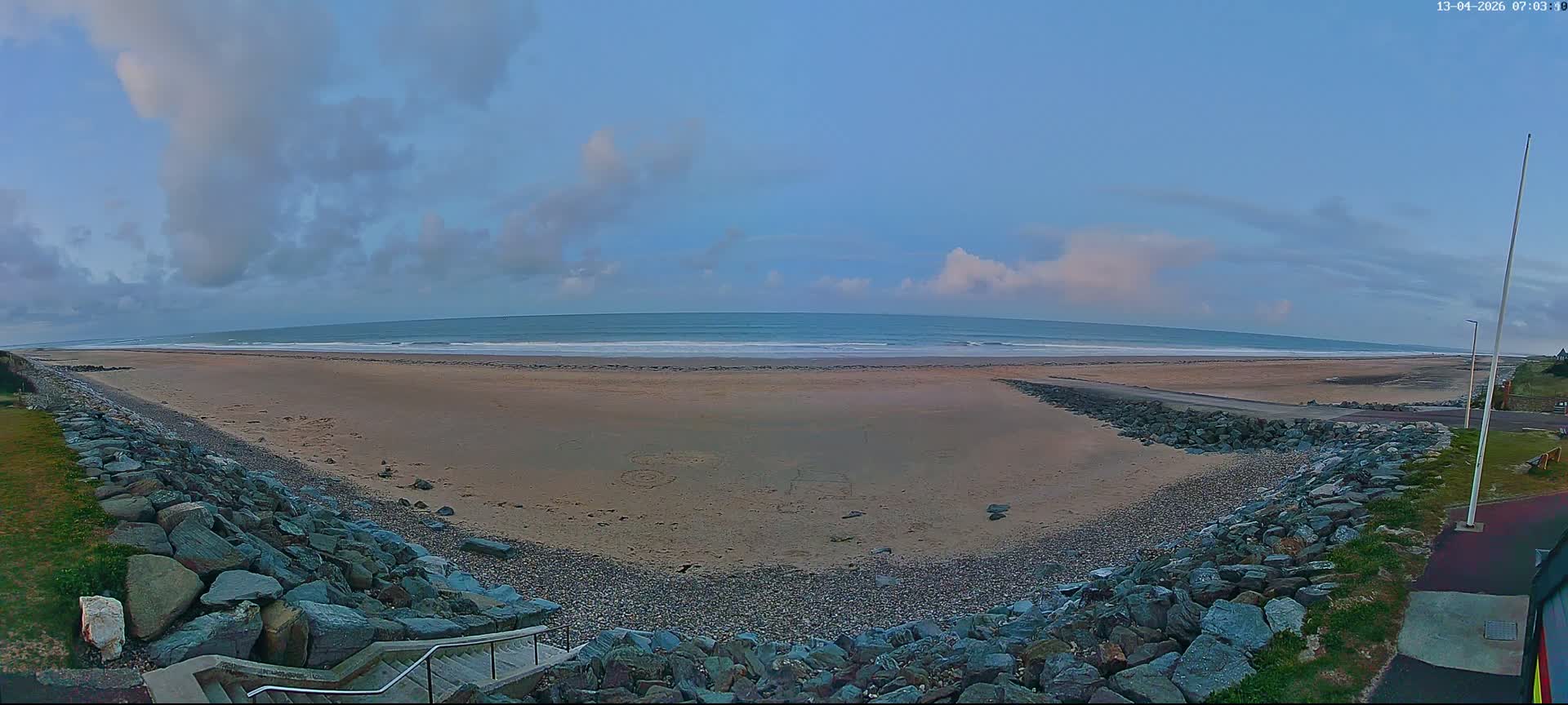 Plage de Saint-Germain-sur-Ay Beach Live Cam - Coutances, Manche, Normandie, France