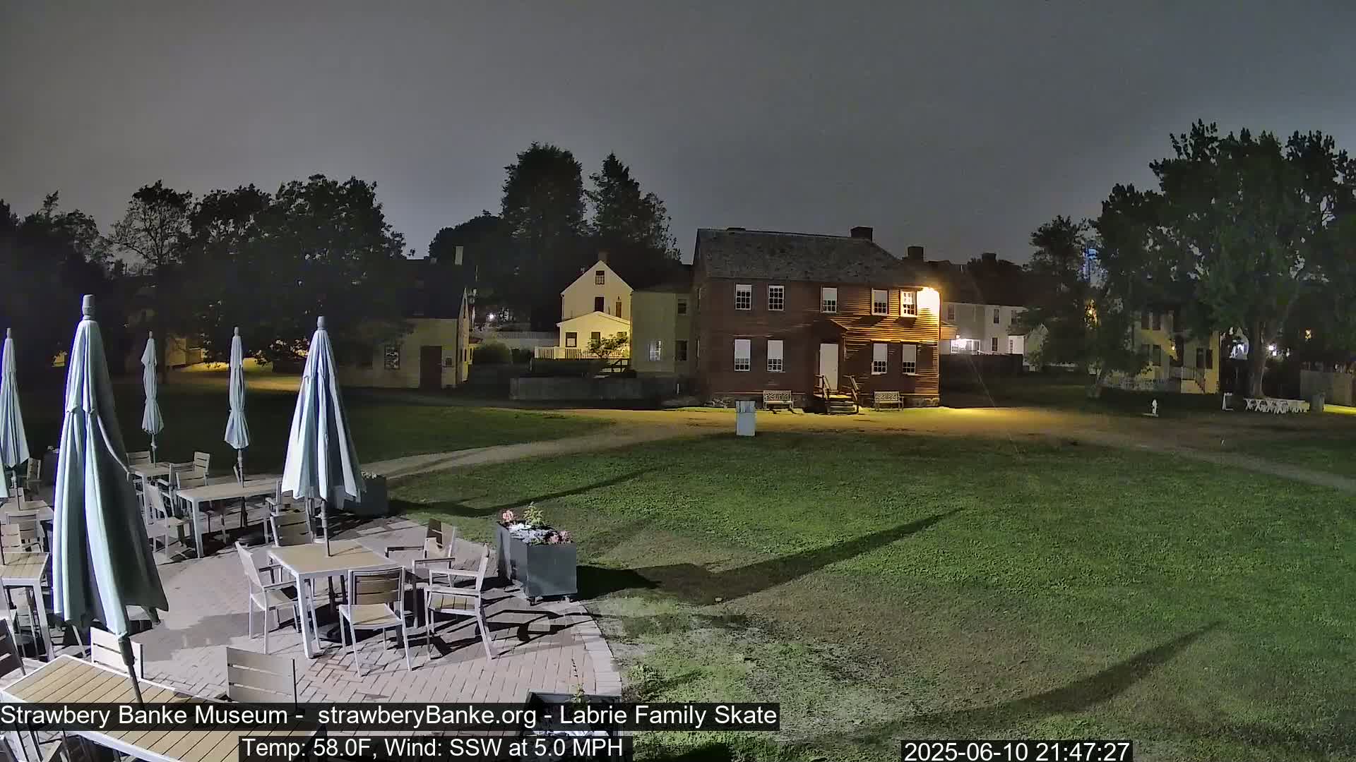  Ice Skating - Patio Cam at Strawbery Banke, Porsmouth , Live Camera, New Hampshire 