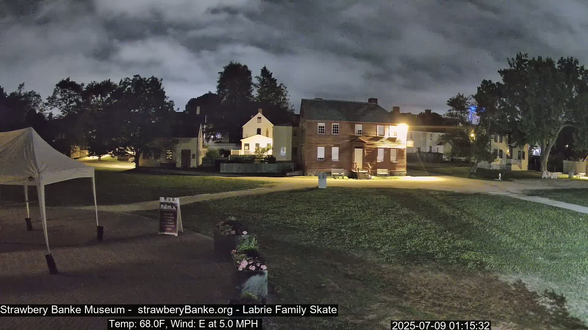  Ice Skating - Patio Cam at Strawbery Banke, Porsmouth , Live Camera, New Hampshire 