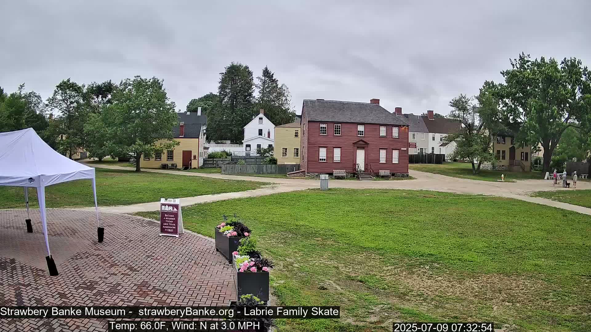  Ice Skating - Patio Cam at Strawbery Banke, Porsmouth , Live Camera, New Hampshire 