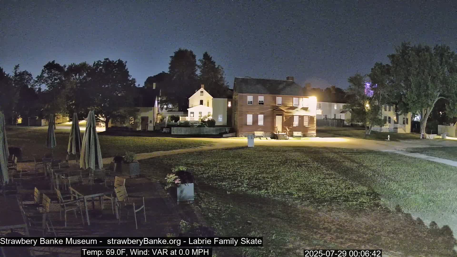  Ice Skating - Patio Cam at Strawbery Banke, Porsmouth , Live Camera, New Hampshire 