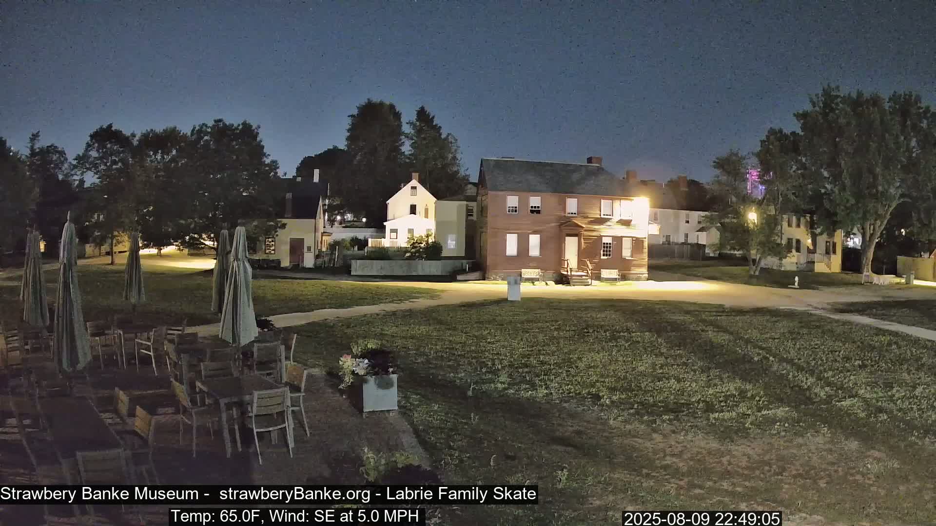  Ice Skating - Patio Cam at Strawbery Banke, Porsmouth , Live Camera, New Hampshire 