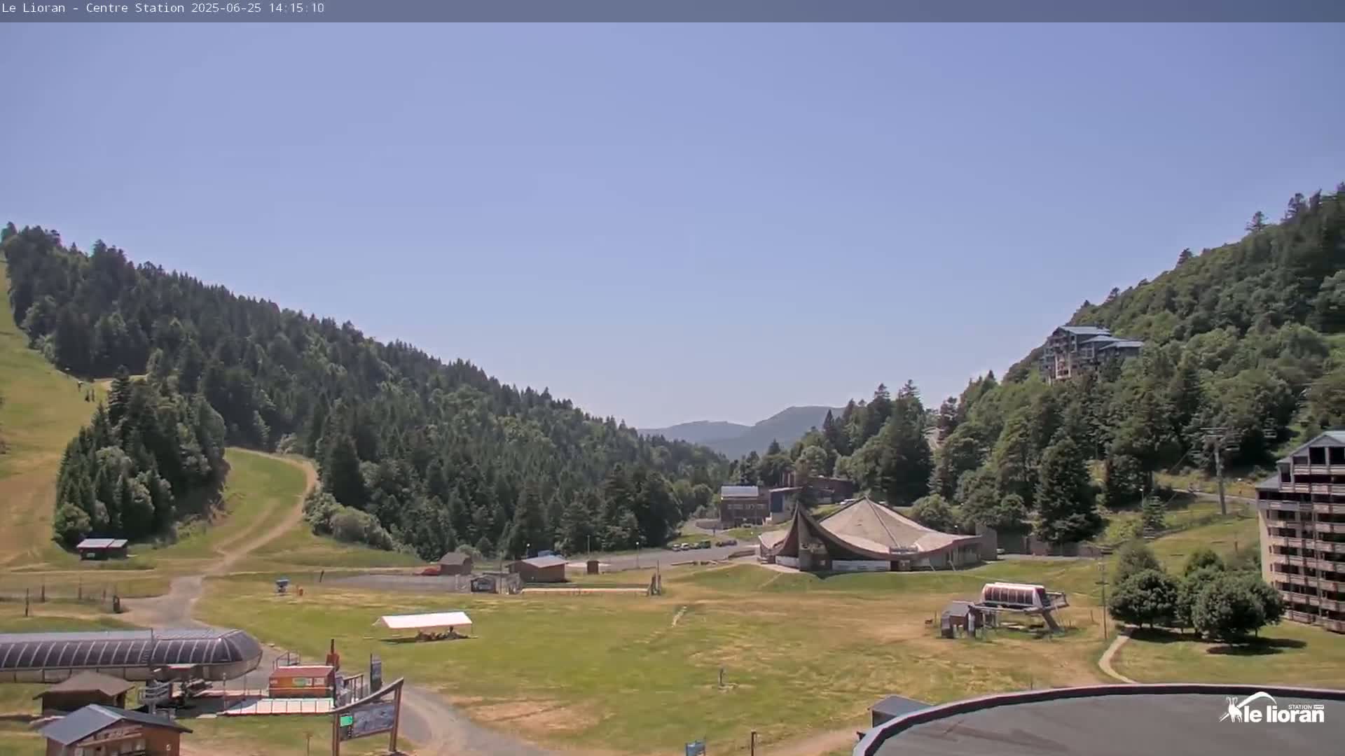 Le Lioran Ski Slopes Live Cam - Laveissiere, Cantal, Auvergne-Rhone-Alpes, France