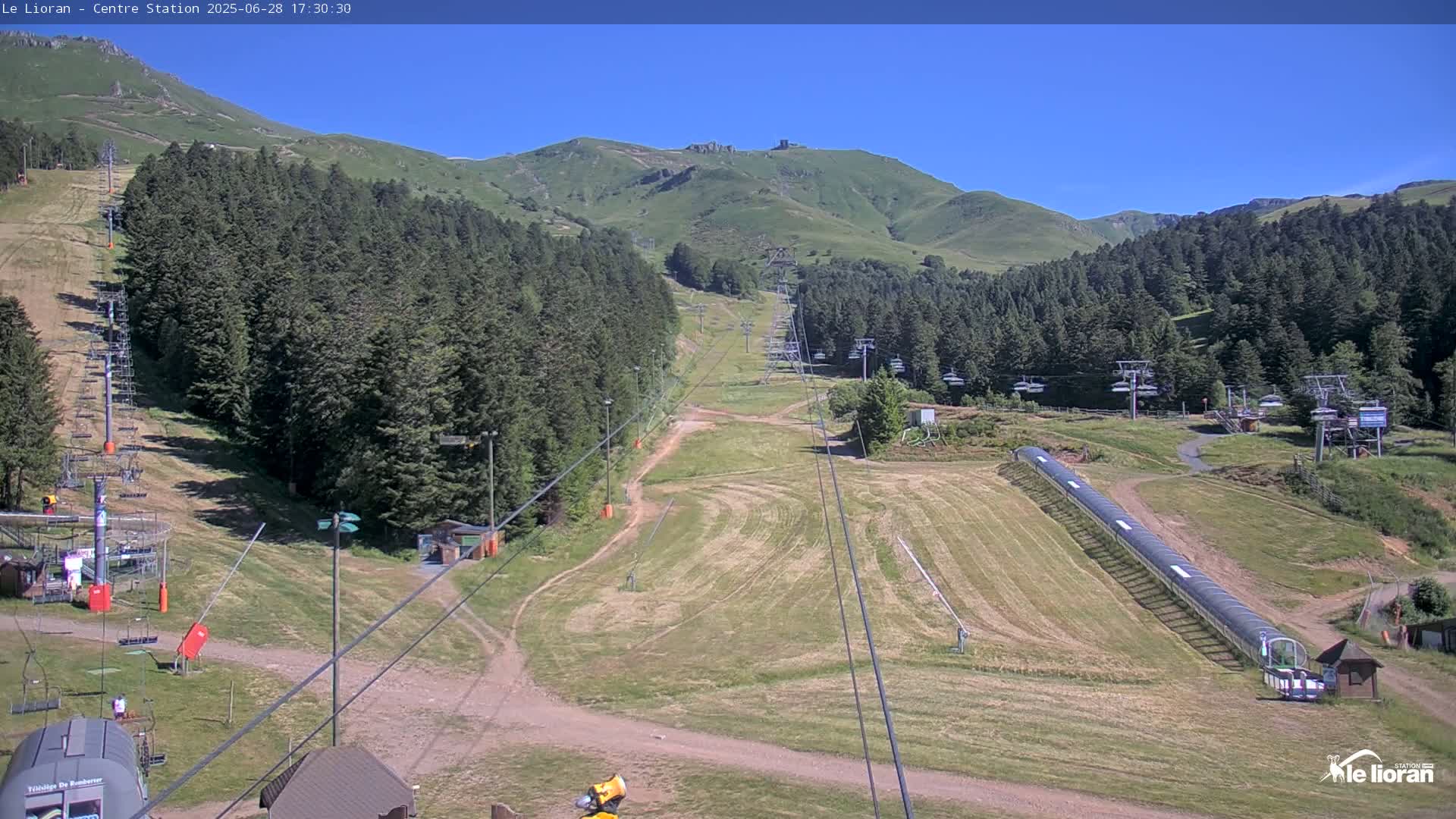 Le Lioran Ski Slopes Live Cam - Laveissiere, Cantal, Auvergne-Rhone-Alpes, France
