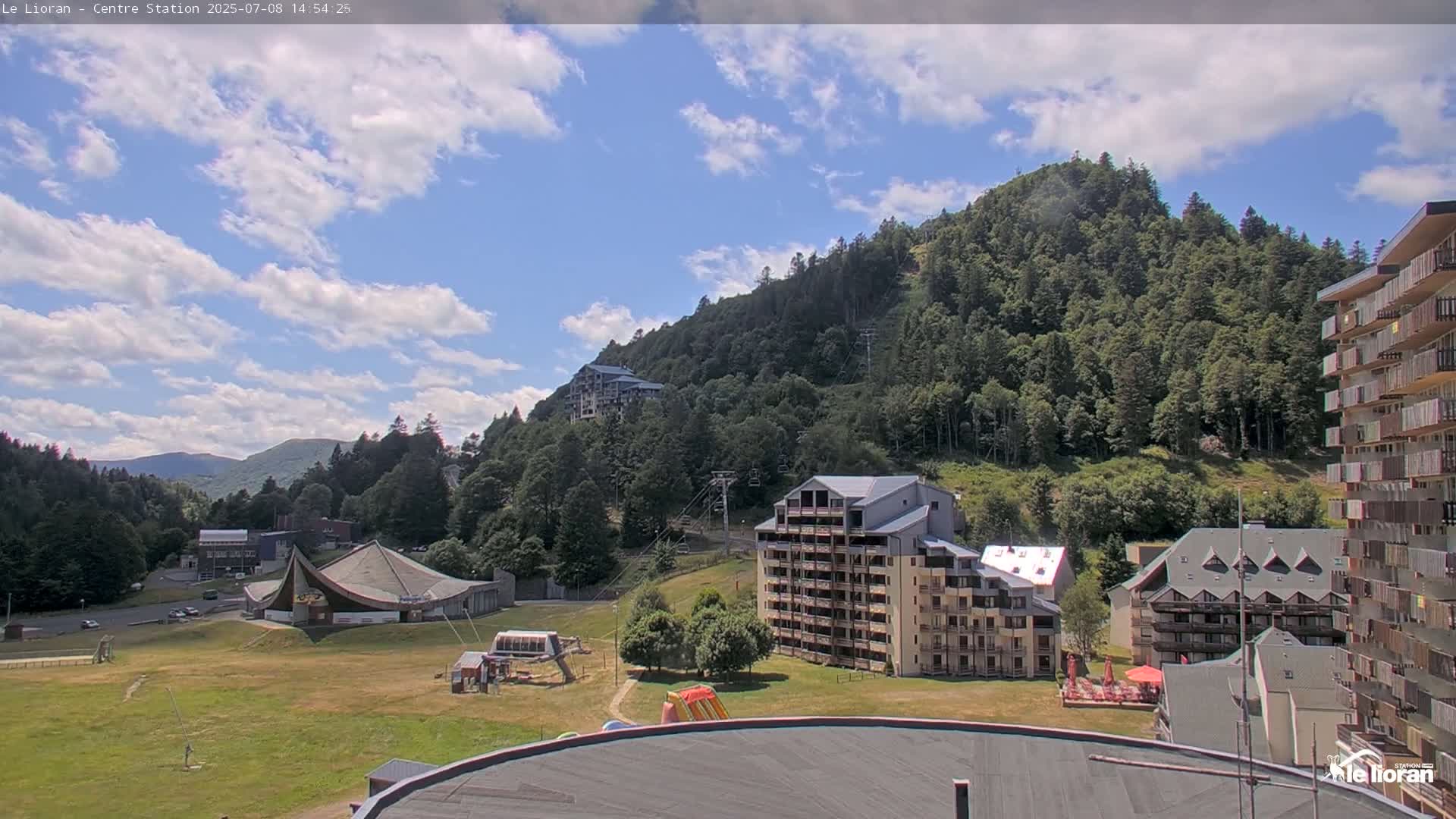 Le Lioran Ski Slopes Live Cam - Laveissiere, Cantal, Auvergne-Rhone-Alpes, France
