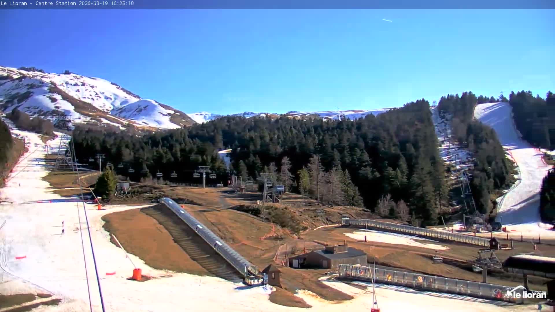 Le Lioran Ski Slopes Live Cam - Laveissiere, Cantal, Auvergne-Rhone-Alpes, France