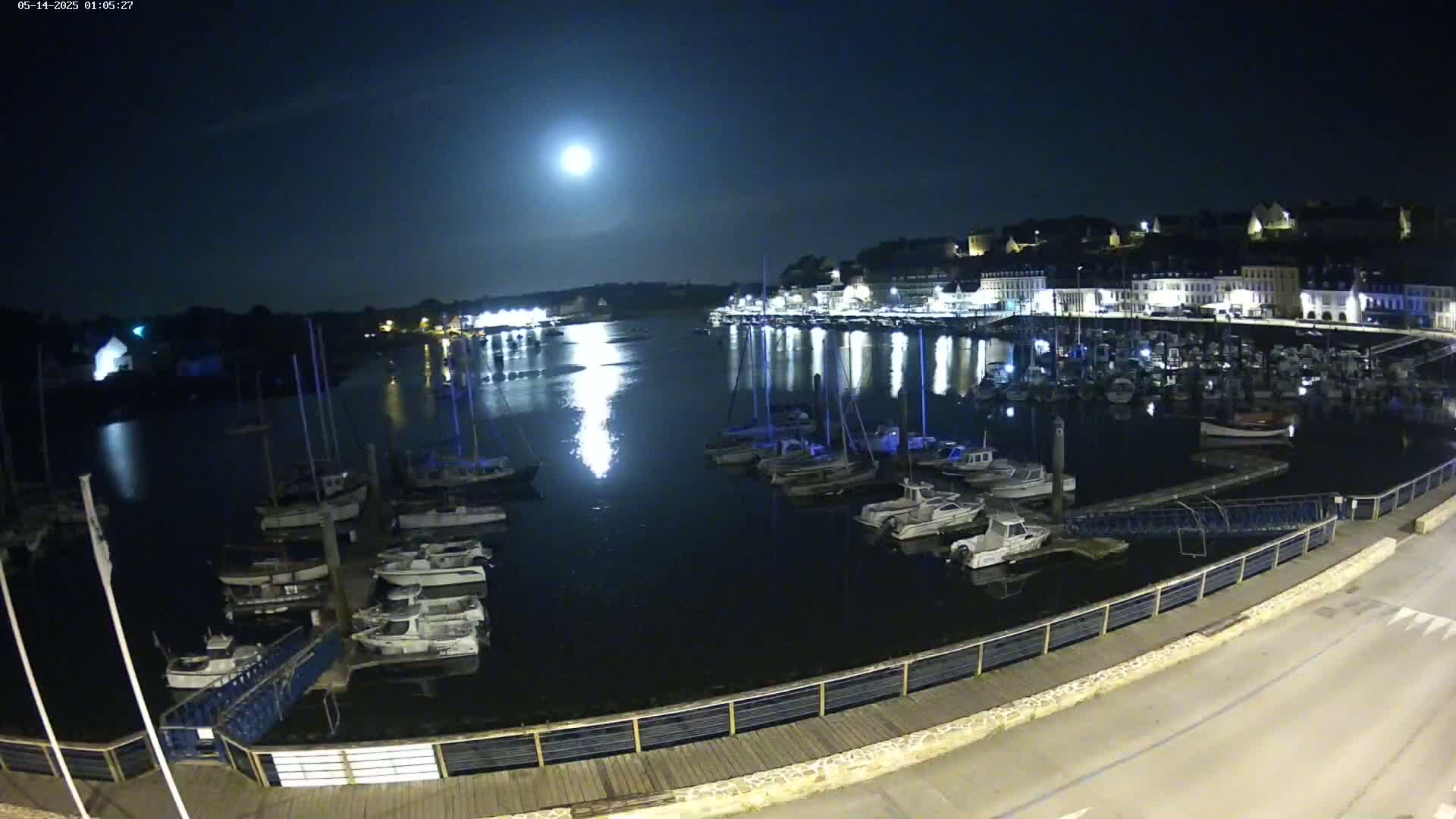 Audierne  Port - Marine  & City View Live Cam - Quimper, Finistere, Bretagne, France