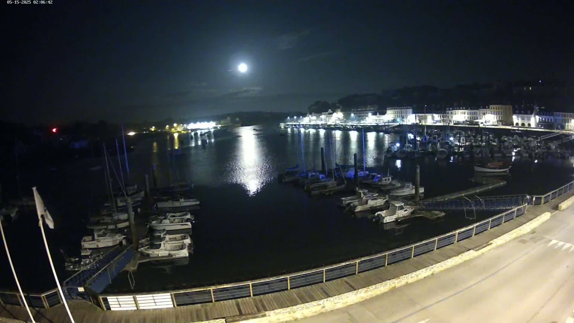 Audierne  Port - Marine  & City View Live Cam - Quimper, Finistere, Bretagne, France