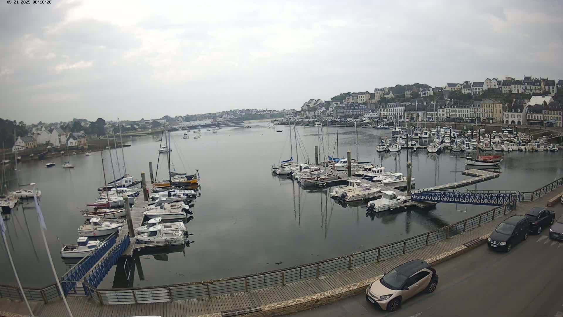 Audierne  Port - Marine  & City View Live Cam - Quimper, Finistere, Bretagne, France