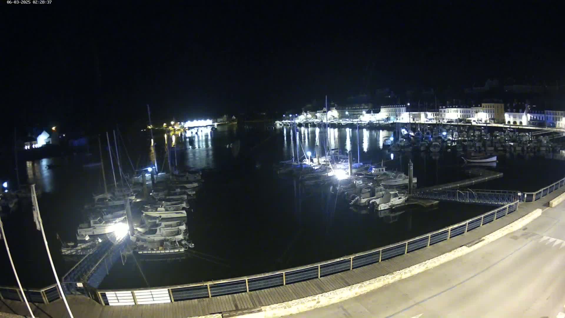 Audierne  Port - Marine  & City View Live Cam - Quimper, Finistere, Bretagne, France
