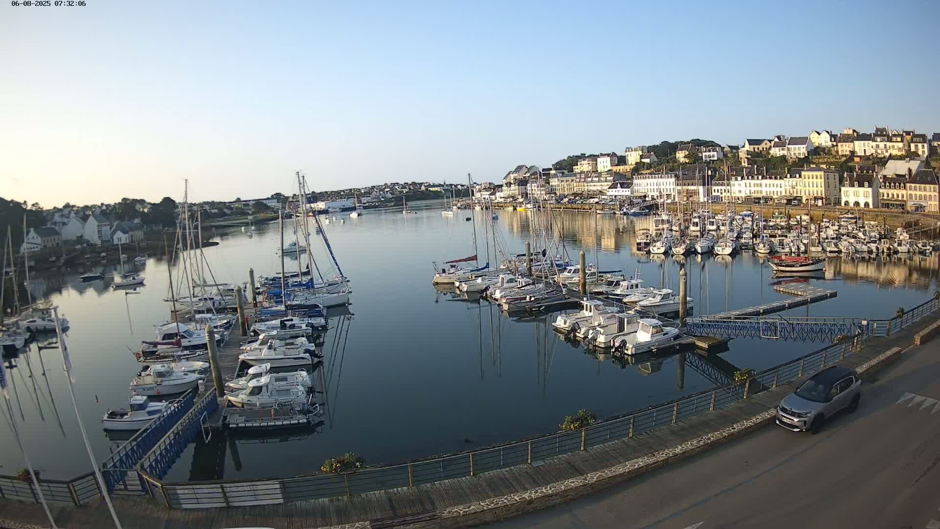 Audierne  Port - Marine  & City View Live Cam - Quimper, Finistere, Bretagne, France