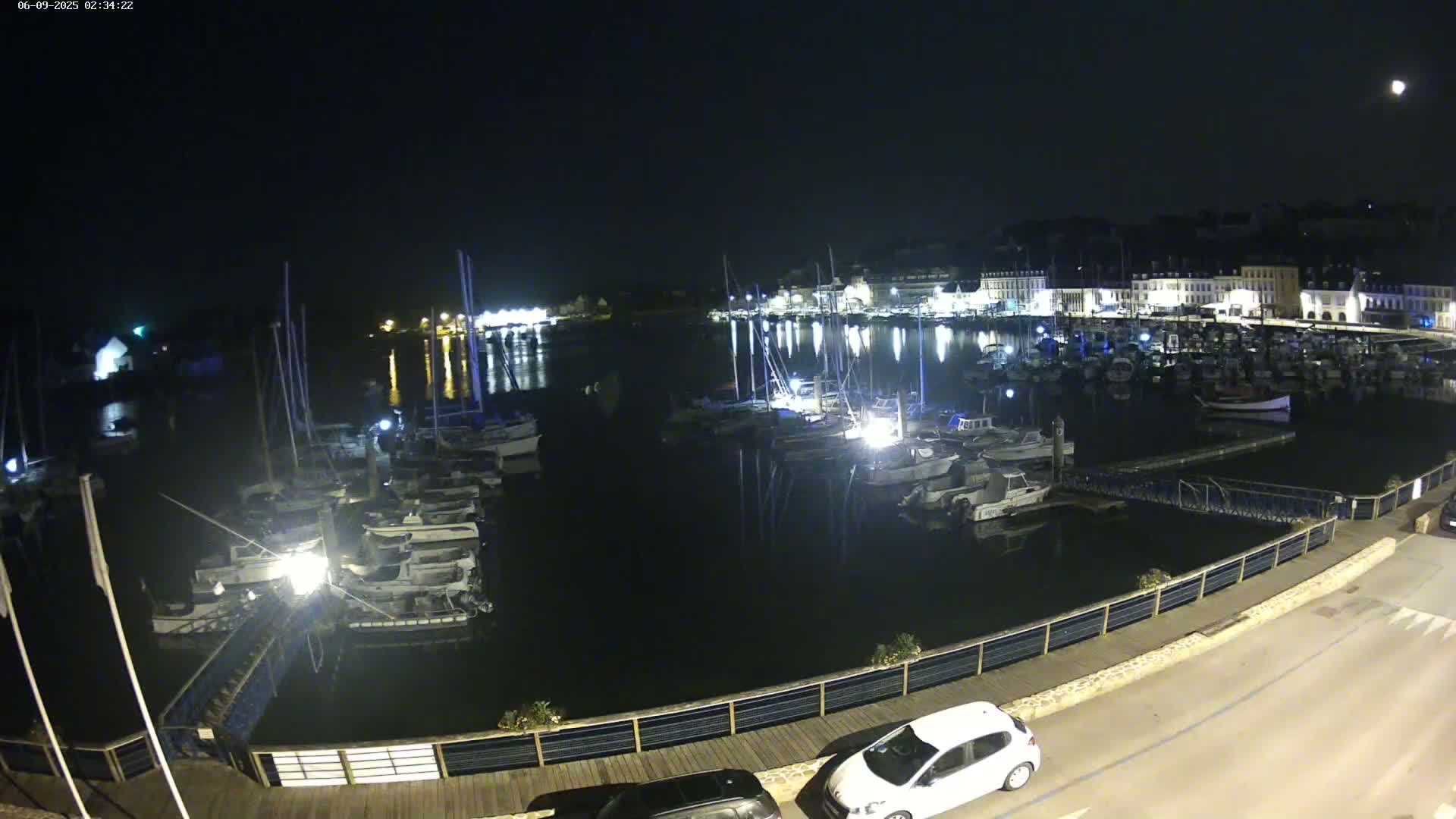 Audierne  Port - Marine  & City View Live Cam - Quimper, Finistere, Bretagne, France