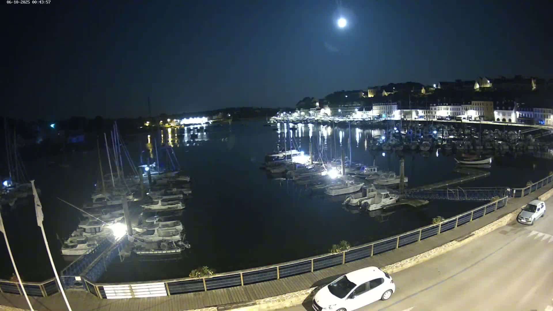 Audierne  Port - Marine  & City View Live Cam - Quimper, Finistere, Bretagne, France