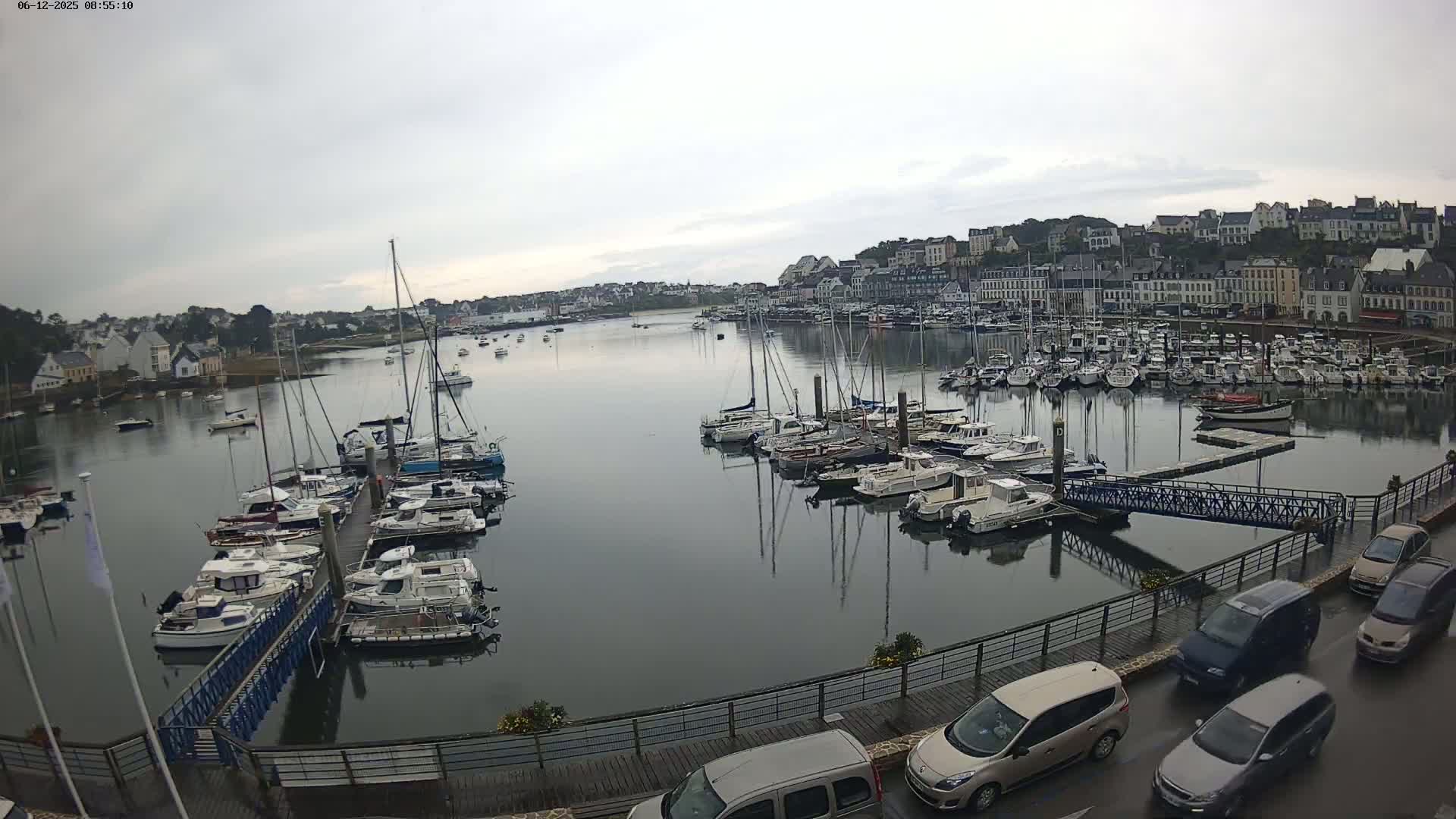Audierne  Port - Marine  & City View Live Cam - Quimper, Finistere, Bretagne, France