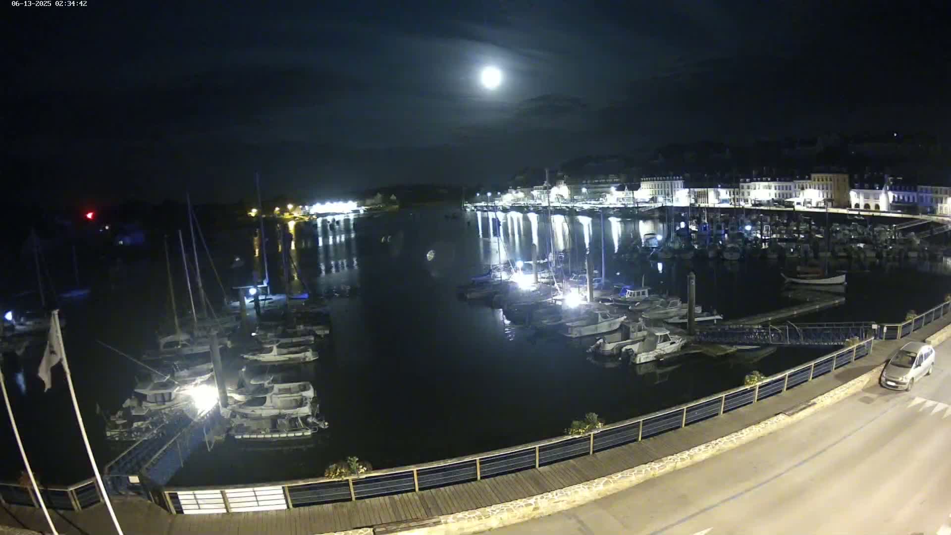 Audierne  Port - Marine  & City View Live Cam - Quimper, Finistere, Bretagne, France